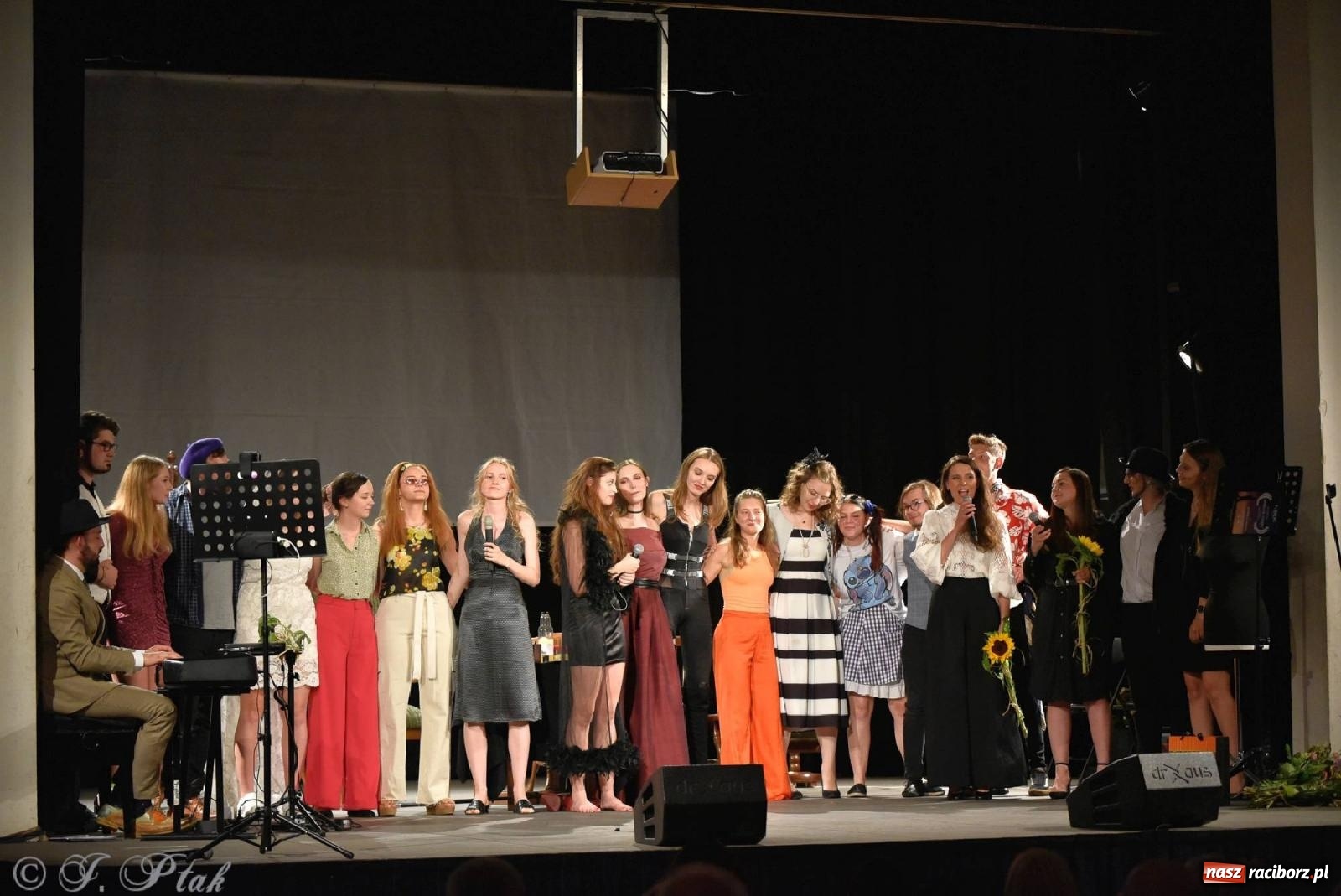 Zdjęcie w galerii na portalu naszraciborz.pl: Urodziny Irrealisu na deskach Strzechy [FOTOREPORTAŻ] wiadomości z regionu