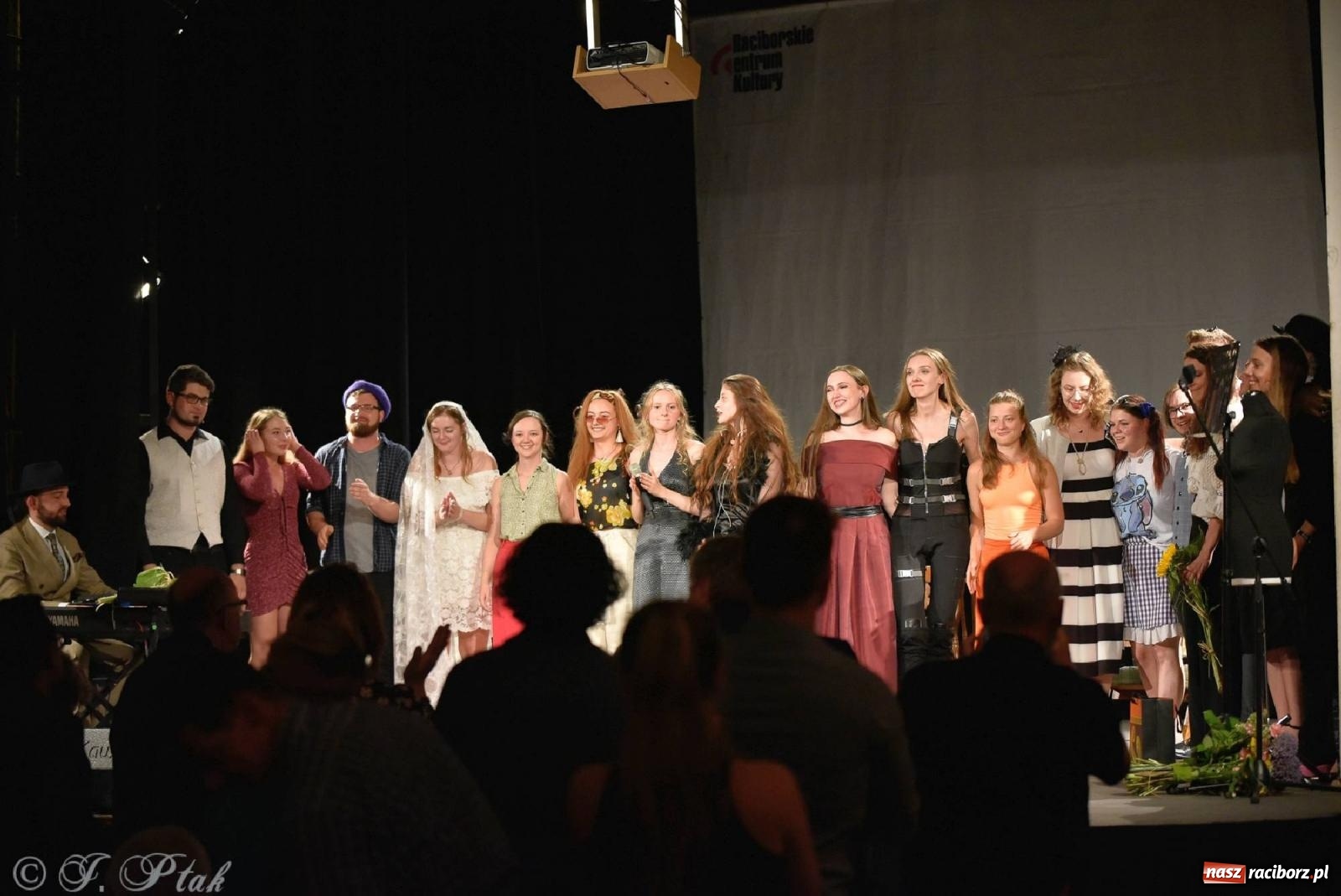 Zdjęcie w galerii na portalu naszraciborz.pl: Urodziny Irrealisu na deskach Strzechy [FOTOREPORTAŻ] wiadomości z regionu