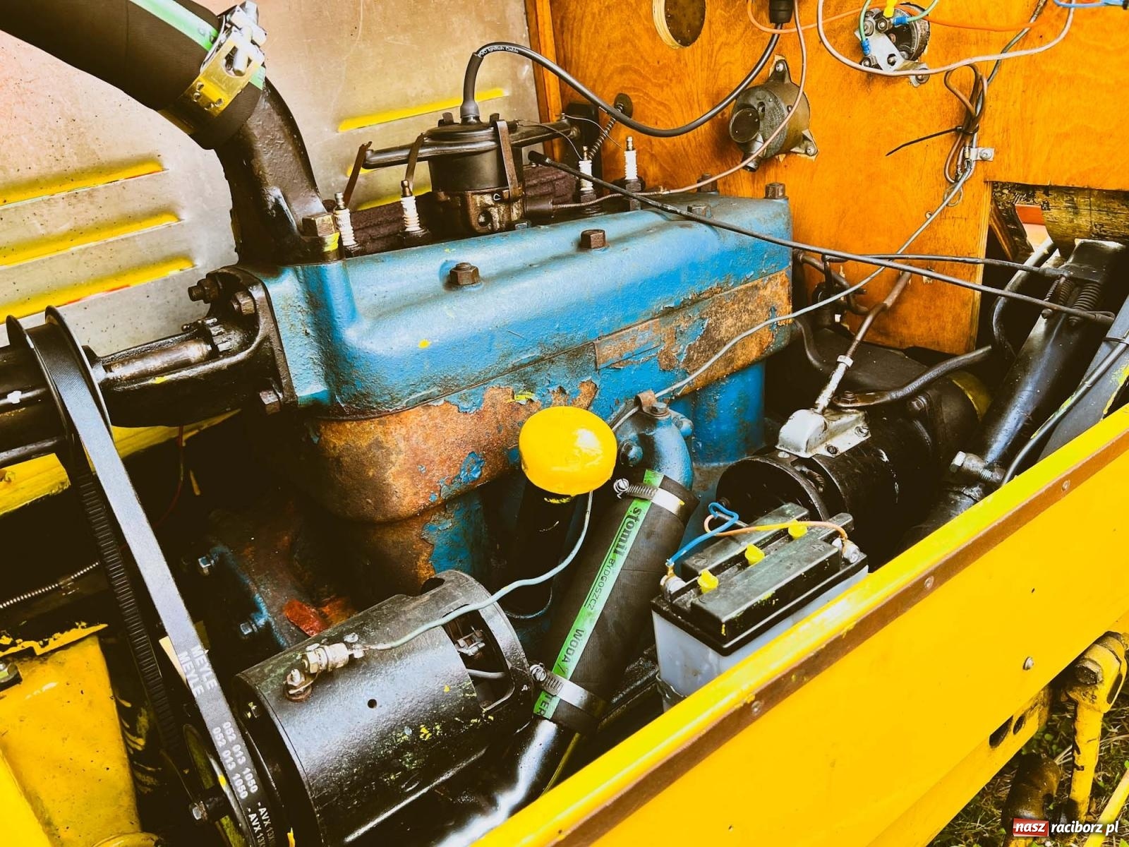 Zdjęcie w galerii na portalu naszraciborz.pl: Frekwencja przerosła najśmielsze oczekiwania - oldtimery zjechały do Sławikowa [FOTO i WIDEO] wiadomości z regionu