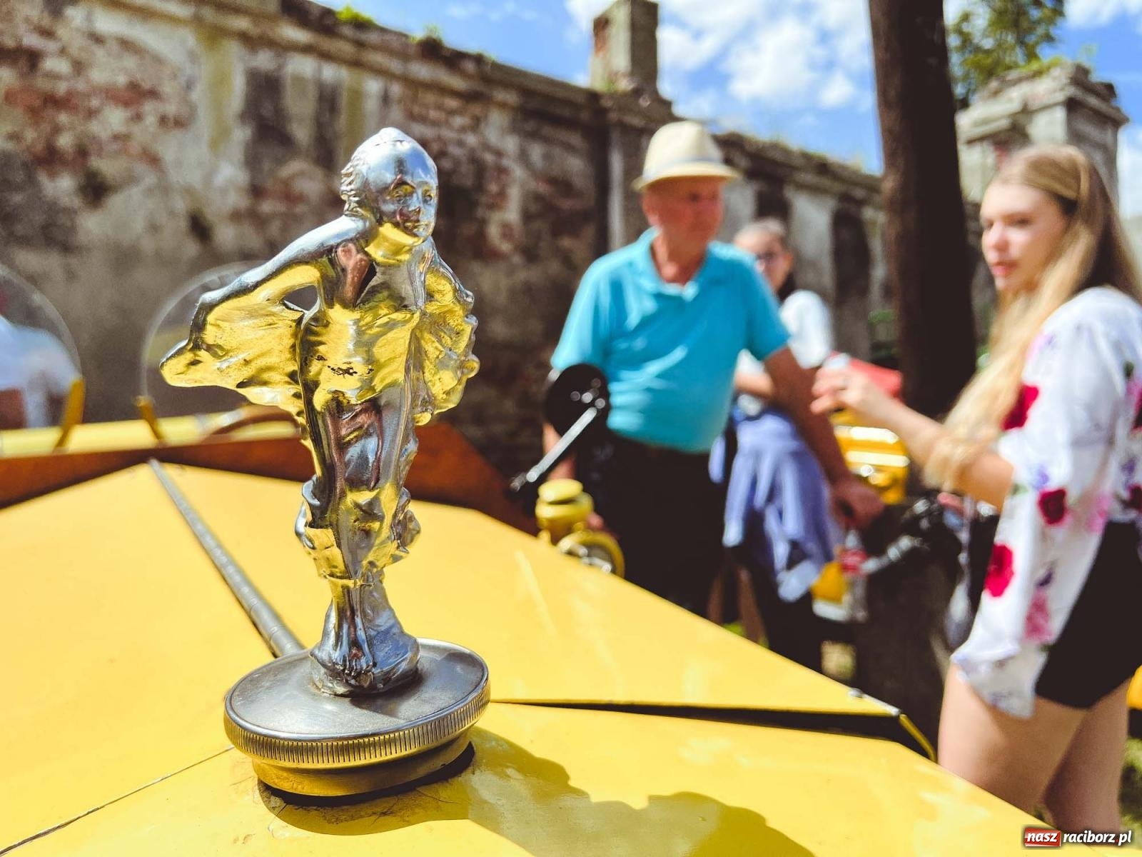 Zdjęcie w galerii na portalu naszraciborz.pl: Frekwencja przerosła najśmielsze oczekiwania - oldtimery zjechały do Sławikowa [FOTO i WIDEO] wiadomości z regionu
