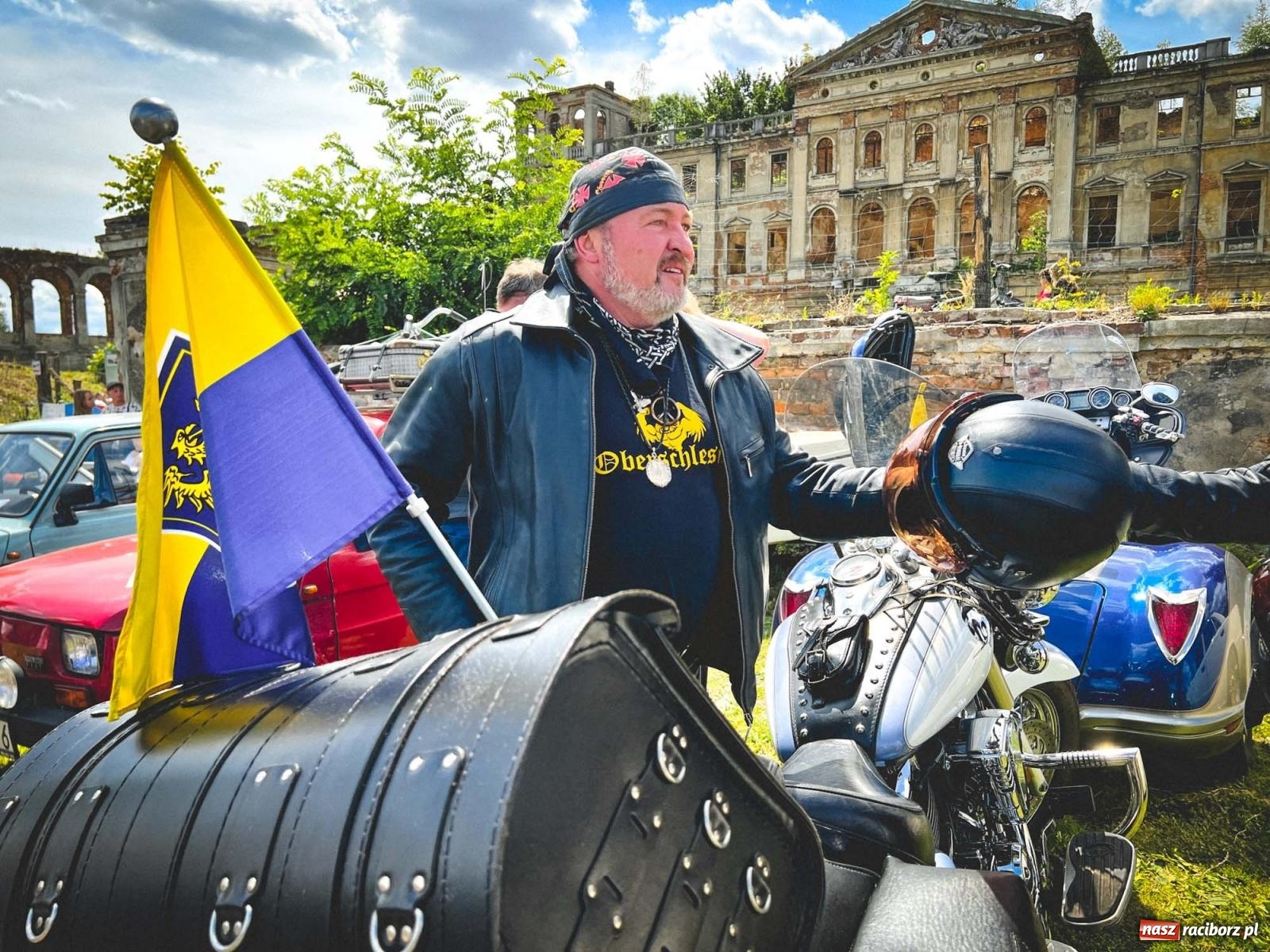 Zdjęcie w galerii na portalu naszraciborz.pl: Frekwencja przerosła najśmielsze oczekiwania - oldtimery zjechały do Sławikowa [FOTO i WIDEO] wiadomości z regionu