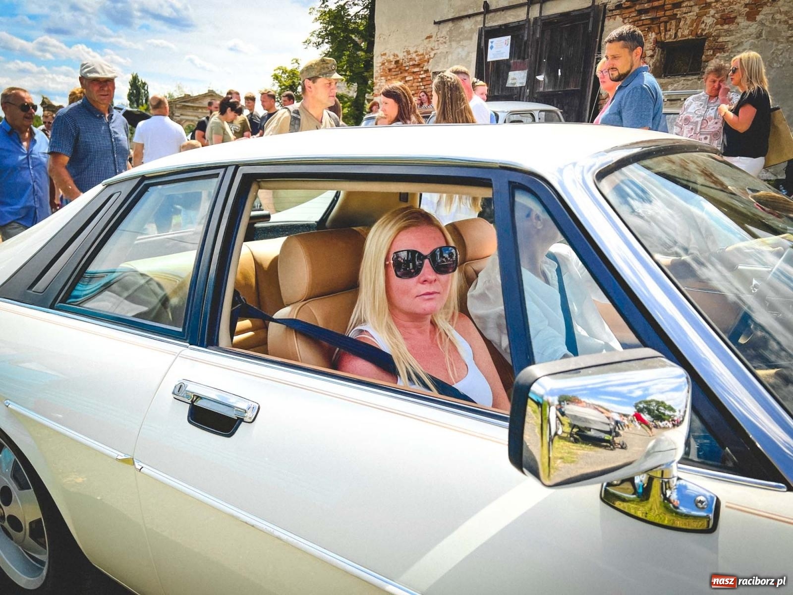 Zdjęcie w galerii na portalu naszraciborz.pl: Frekwencja przerosła najśmielsze oczekiwania - oldtimery zjechały do Sławikowa [FOTO i WIDEO] wiadomości z regionu