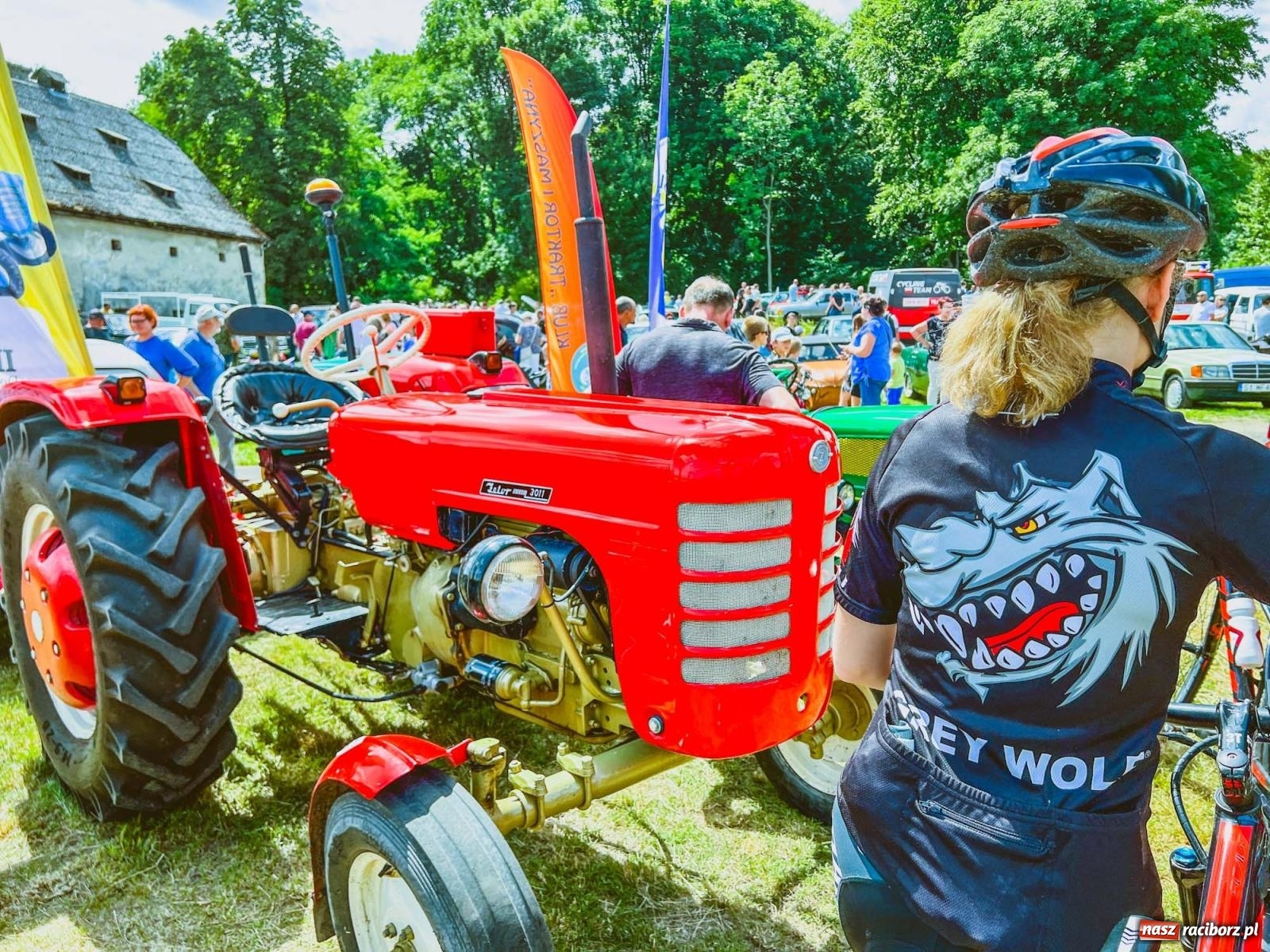 Zdjęcie w galerii na portalu naszraciborz.pl: Frekwencja przerosła najśmielsze oczekiwania - oldtimery zjechały do Sławikowa [FOTO i WIDEO] wiadomości z regionu