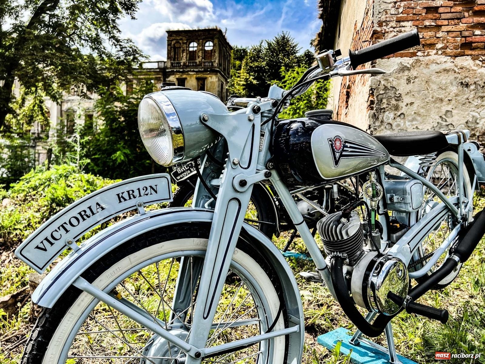 Zdjęcie w galerii na portalu naszraciborz.pl: Frekwencja przerosła najśmielsze oczekiwania - oldtimery zjechały do Sławikowa [FOTO i WIDEO] wiadomości z regionu