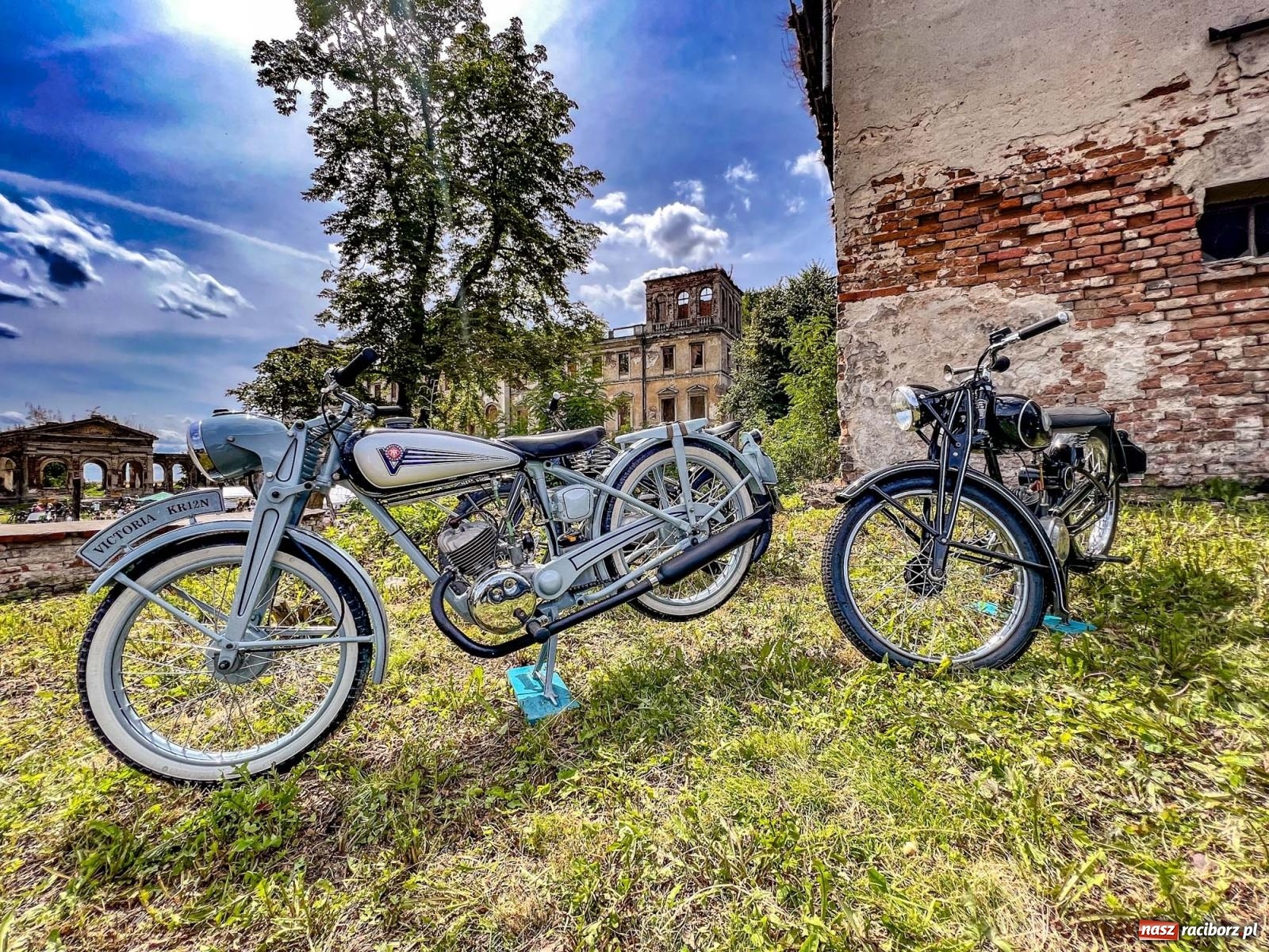 Zdjęcie w galerii na portalu naszraciborz.pl: Frekwencja przerosła najśmielsze oczekiwania - oldtimery zjechały do Sławikowa [FOTO i WIDEO] wiadomości z regionu