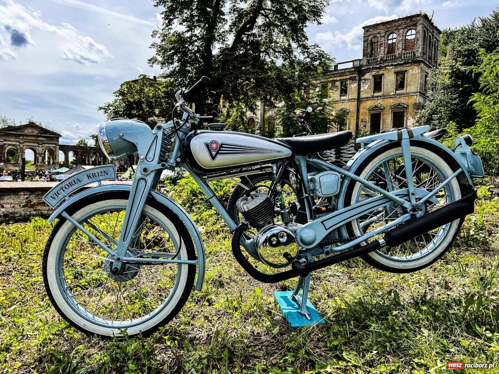 Zdjęcie w galerii na portalu naszraciborz.pl: Frekwencja przerosła najśmielsze oczekiwania - oldtimery zjechały do Sławikowa [FOTO i WIDEO] wiadomości z regionu