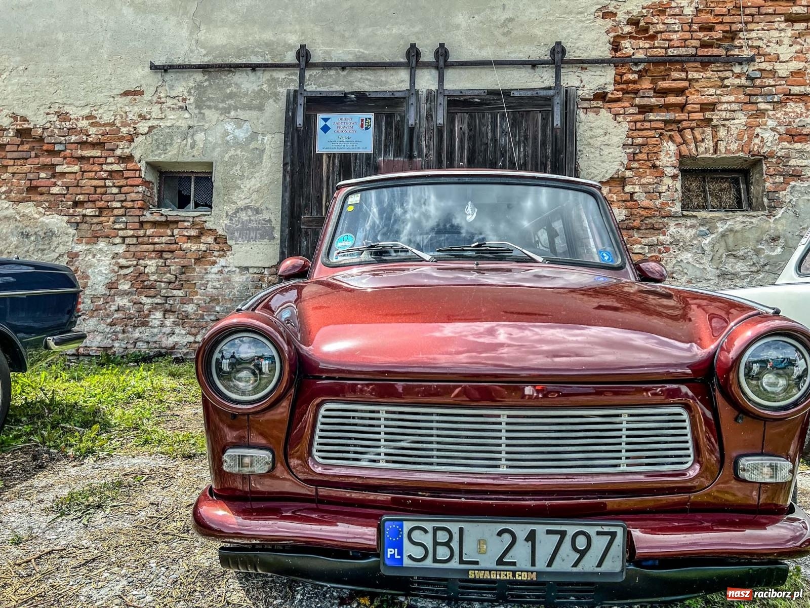 Zdjęcie w galerii na portalu naszraciborz.pl: Frekwencja przerosła najśmielsze oczekiwania - oldtimery zjechały do Sławikowa [FOTO i WIDEO] wiadomości z regionu