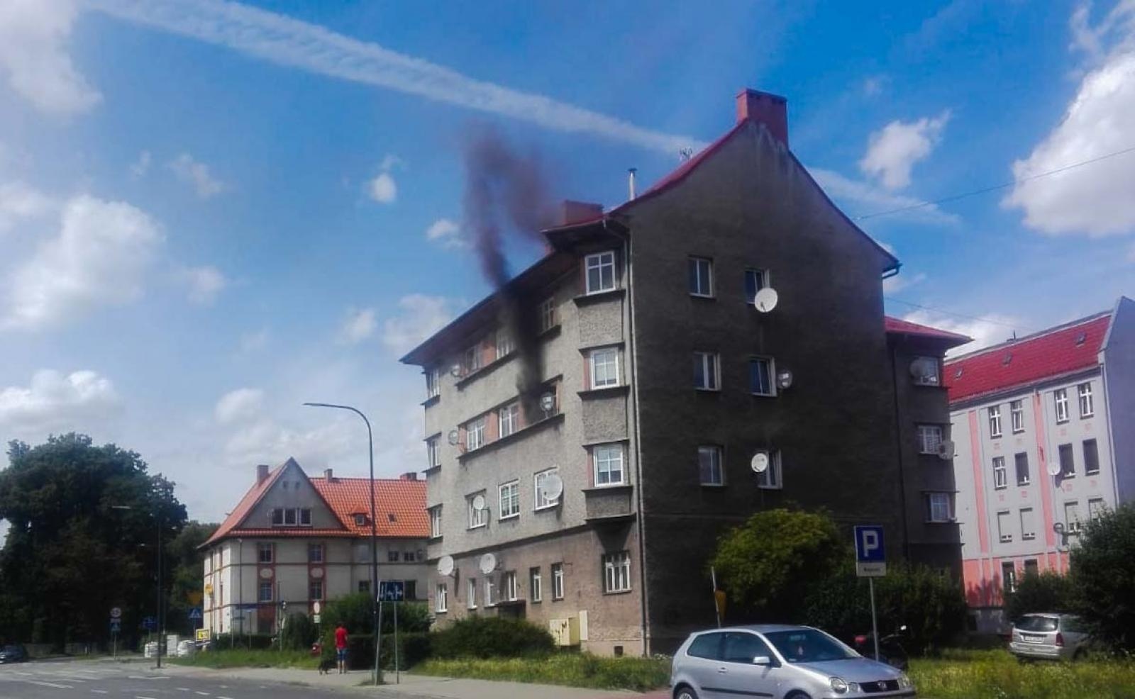 Zdjęcie w galerii na portalu naszraciborz.pl: Pożar w mieszkaniu przy ulicy Eichendorffa [FOTO] wiadomości z regionu