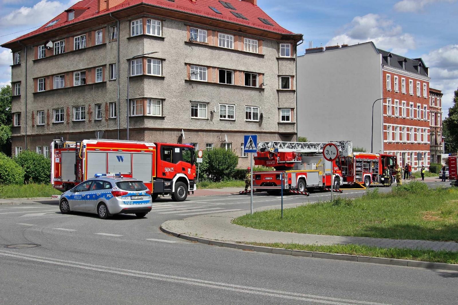 Zdjęcie w galerii na portalu naszraciborz.pl: Pożar w mieszkaniu przy ulicy Eichendorffa [FOTO] wiadomości z regionu
