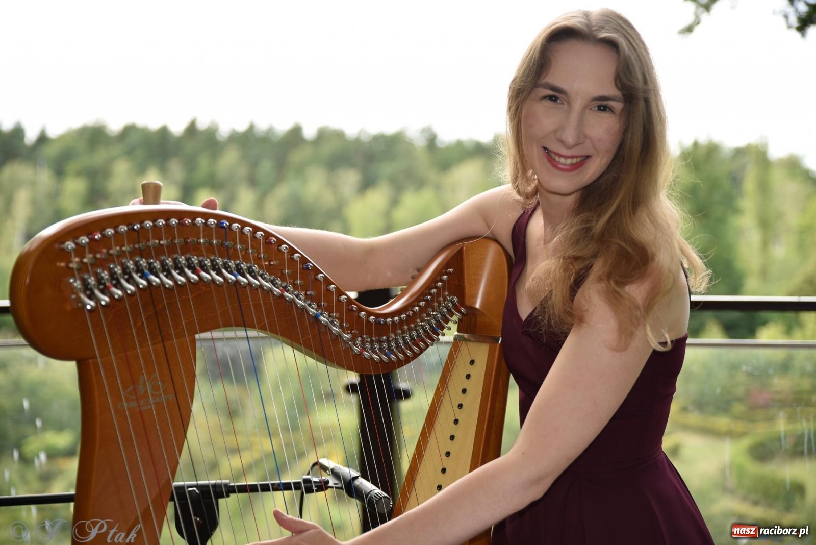 Zdjęcie w galerii na portalu naszraciborz.pl: Justyna Sasnal zaczarowała słuchaczy muzyką na harfie [FOTO i WIDEO] wiadomości z regionu