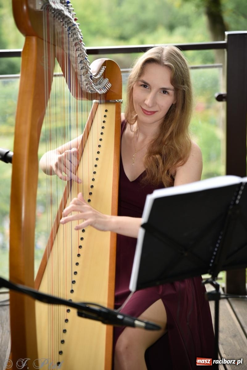 Zdjęcie w galerii na portalu naszraciborz.pl: Justyna Sasnal zaczarowała słuchaczy muzyką na harfie [FOTO i WIDEO] wiadomości z regionu