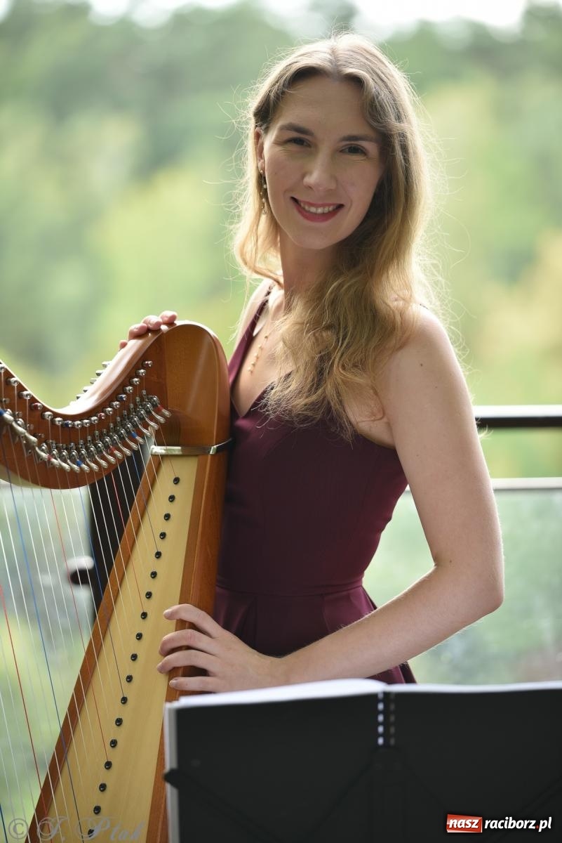 Zdjęcie w galerii na portalu naszraciborz.pl: Justyna Sasnal zaczarowała słuchaczy muzyką na harfie [FOTO i WIDEO] wiadomości z regionu