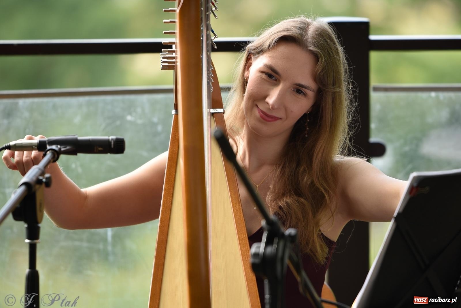 Zdjęcie w galerii na portalu naszraciborz.pl: Justyna Sasnal zaczarowała słuchaczy muzyką na harfie [FOTO i WIDEO] wiadomości z regionu