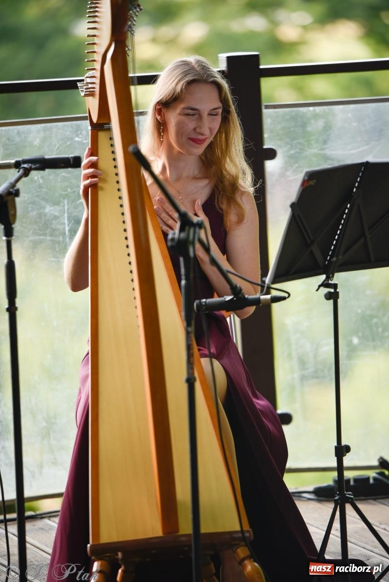 Zdjęcie w galerii na portalu naszraciborz.pl: Justyna Sasnal zaczarowała słuchaczy muzyką na harfie [FOTO i WIDEO] wiadomości z regionu