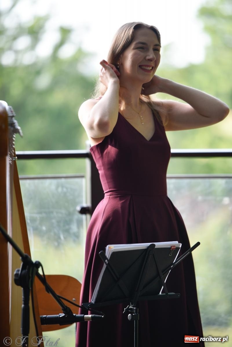 Zdjęcie w galerii na portalu naszraciborz.pl: Justyna Sasnal zaczarowała słuchaczy muzyką na harfie [FOTO i WIDEO] wiadomości z regionu