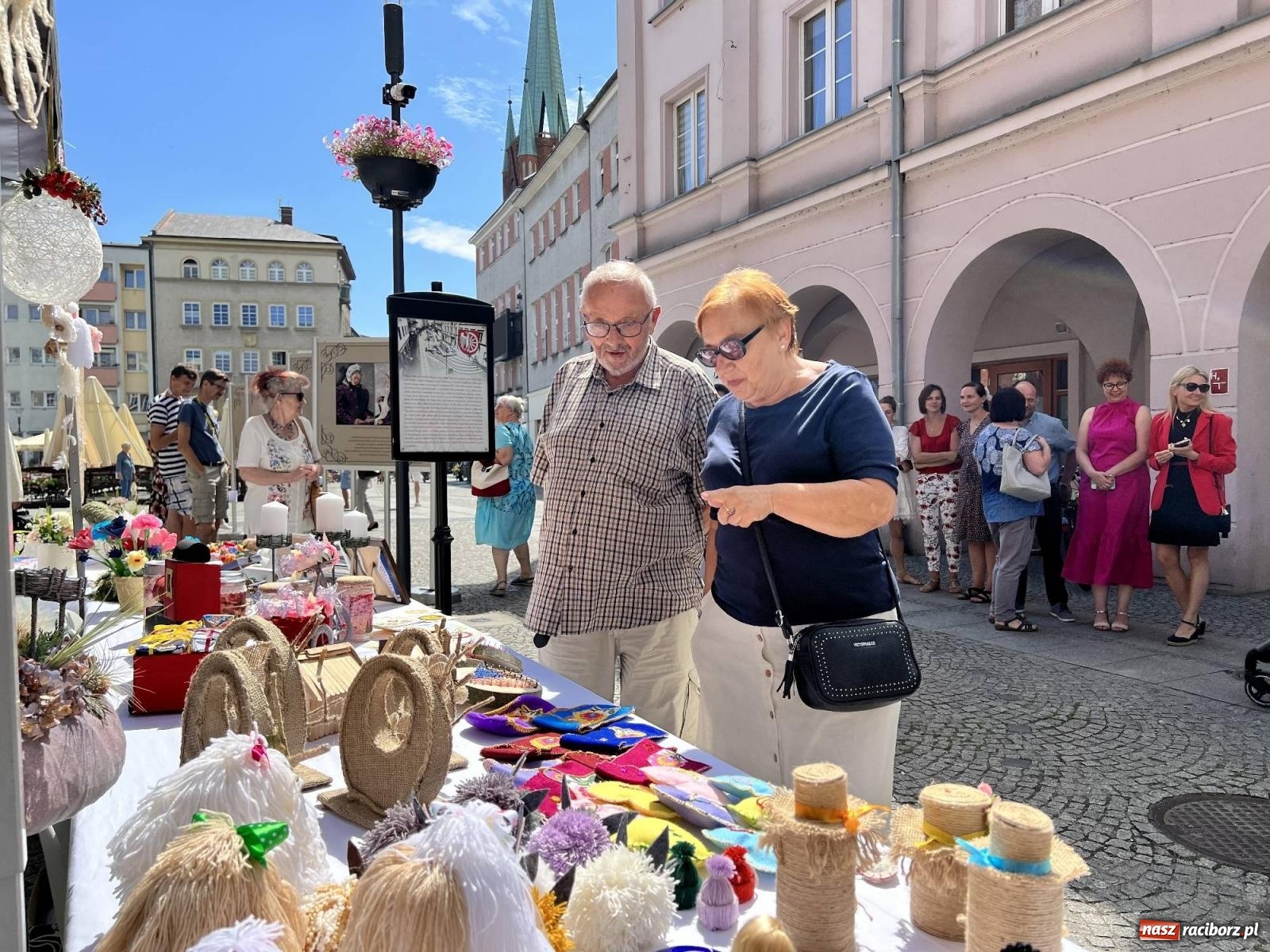 Zdjęcie w galerii na portalu naszraciborz.pl: Na Długiej pokazano prace seniorów z domu przy placu Wolności wiadomości z regionu