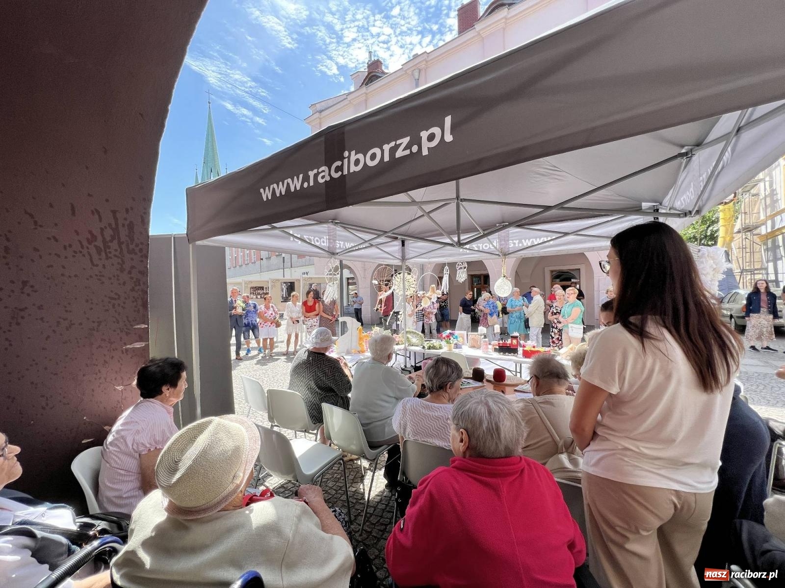 Zdjęcie w galerii na portalu naszraciborz.pl: Na Długiej pokazano prace seniorów z domu przy placu Wolności wiadomości z regionu