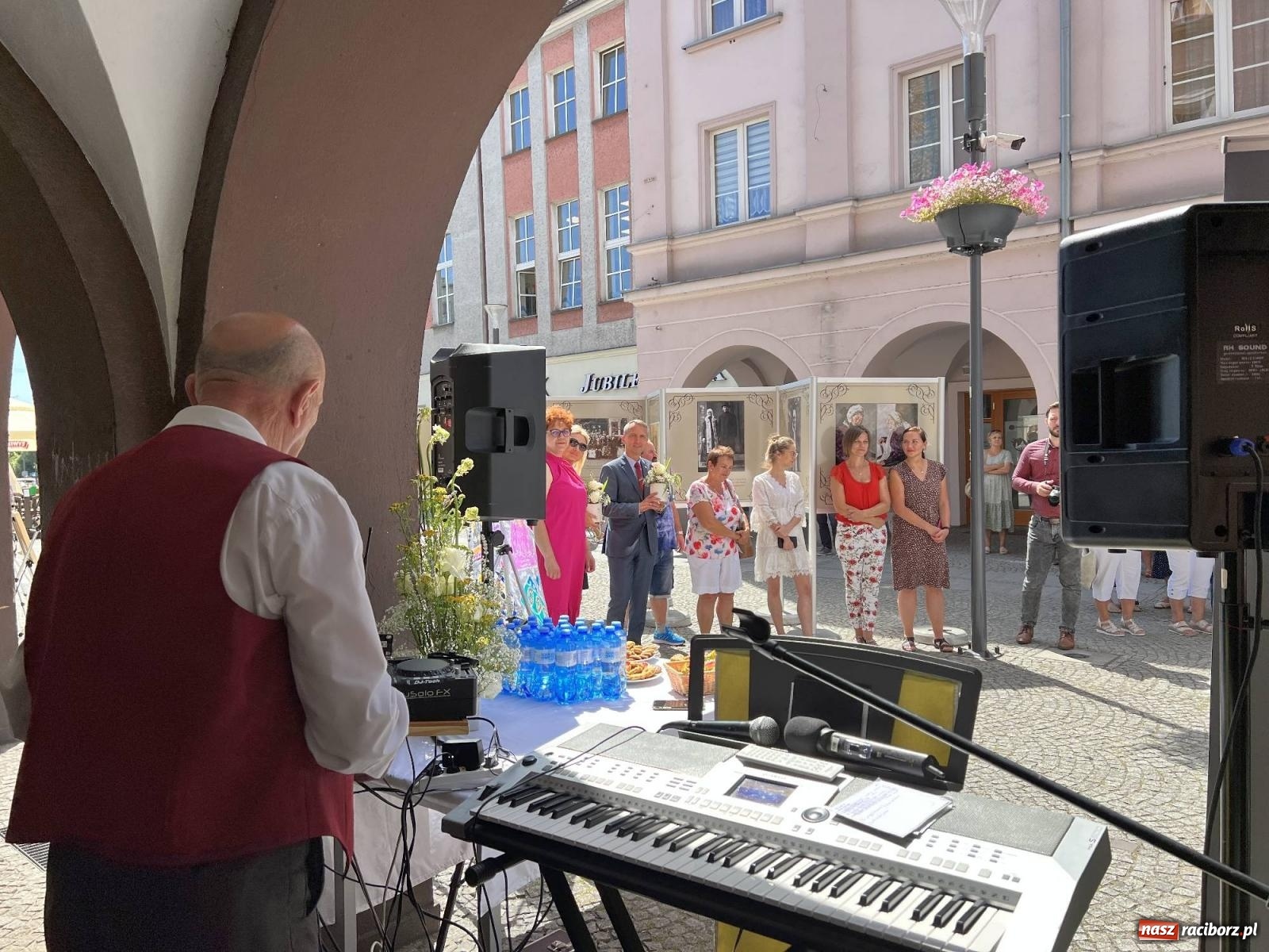 Zdjęcie w galerii na portalu naszraciborz.pl: Na Długiej pokazano prace seniorów z domu przy placu Wolności wiadomości z regionu