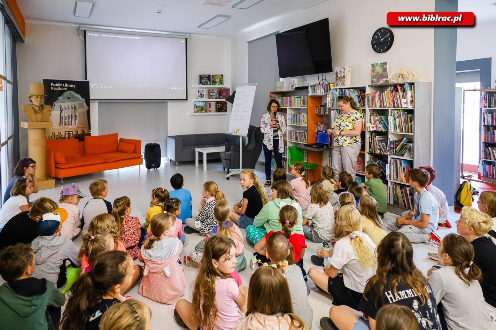 Zdjęcie w galerii na portalu naszraciborz.pl: 3 tydzień lata z biblioteką - baśnie ukraińskie i muzeum koloru wiadomości z regionu