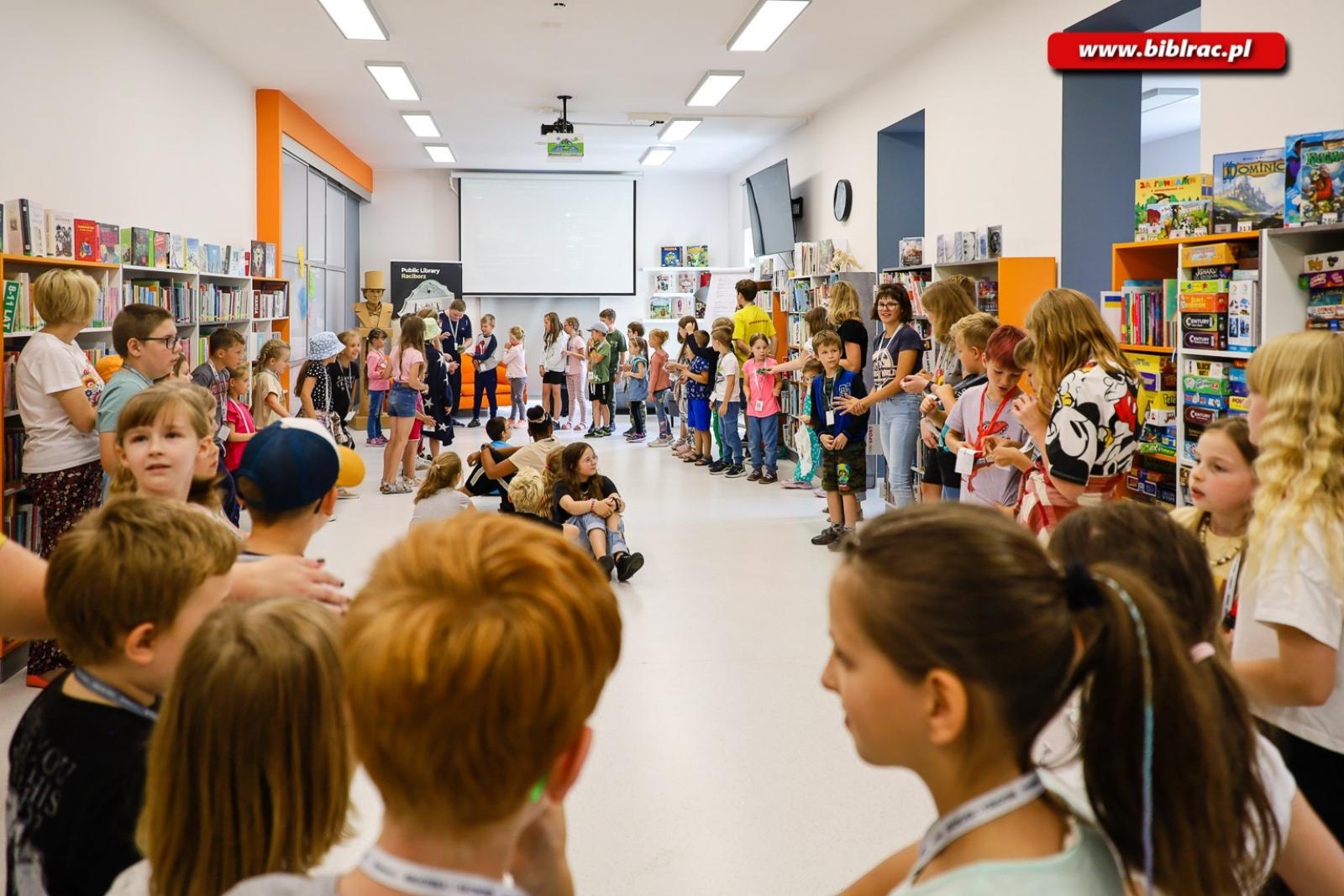 Zdjęcie w galerii na portalu naszraciborz.pl: 3 tydzień lata z biblioteką - baśnie ukraińskie i muzeum koloru wiadomości z regionu