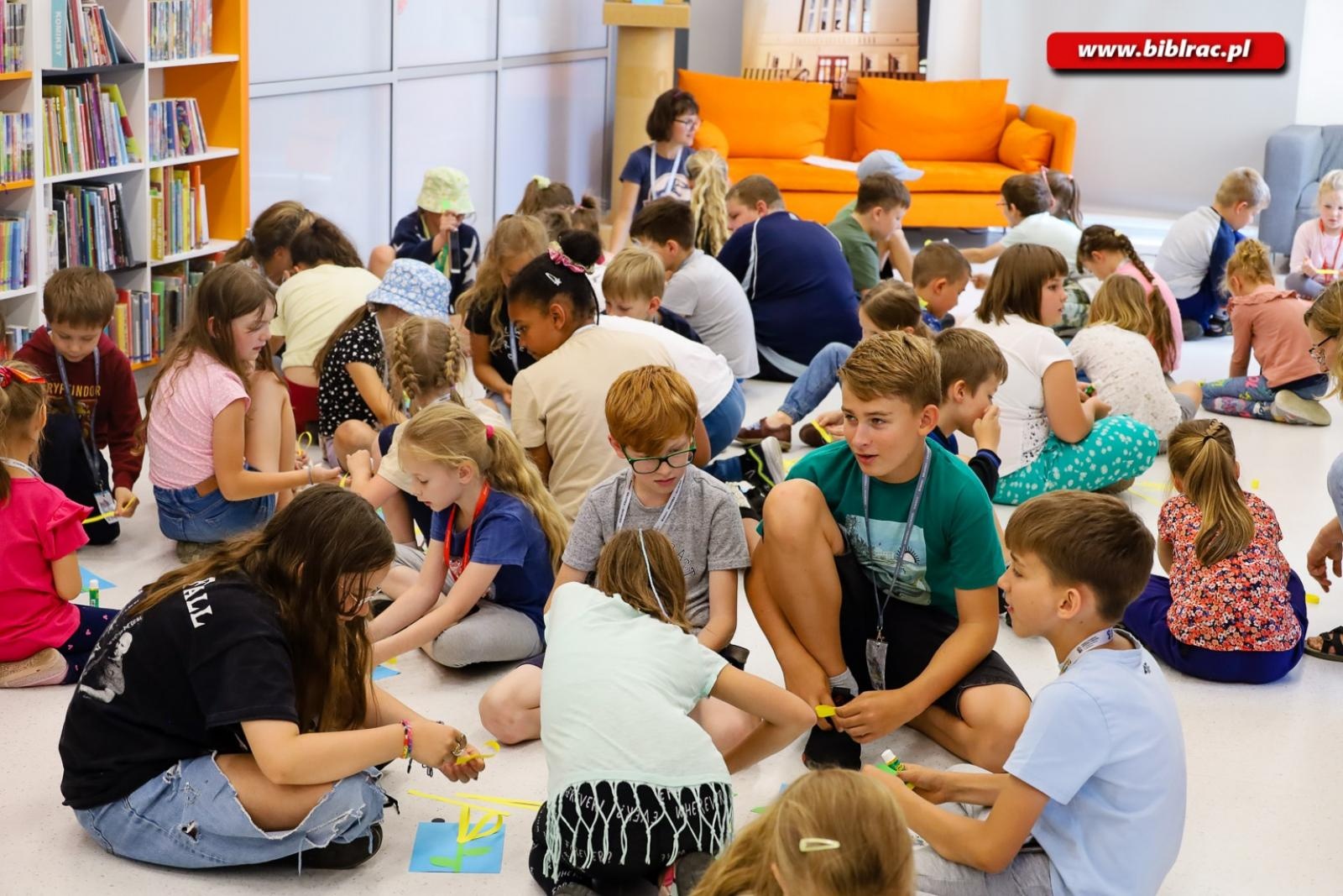 Zdjęcie w galerii na portalu naszraciborz.pl: 3 tydzień lata z biblioteką - baśnie ukraińskie i muzeum koloru wiadomości z regionu