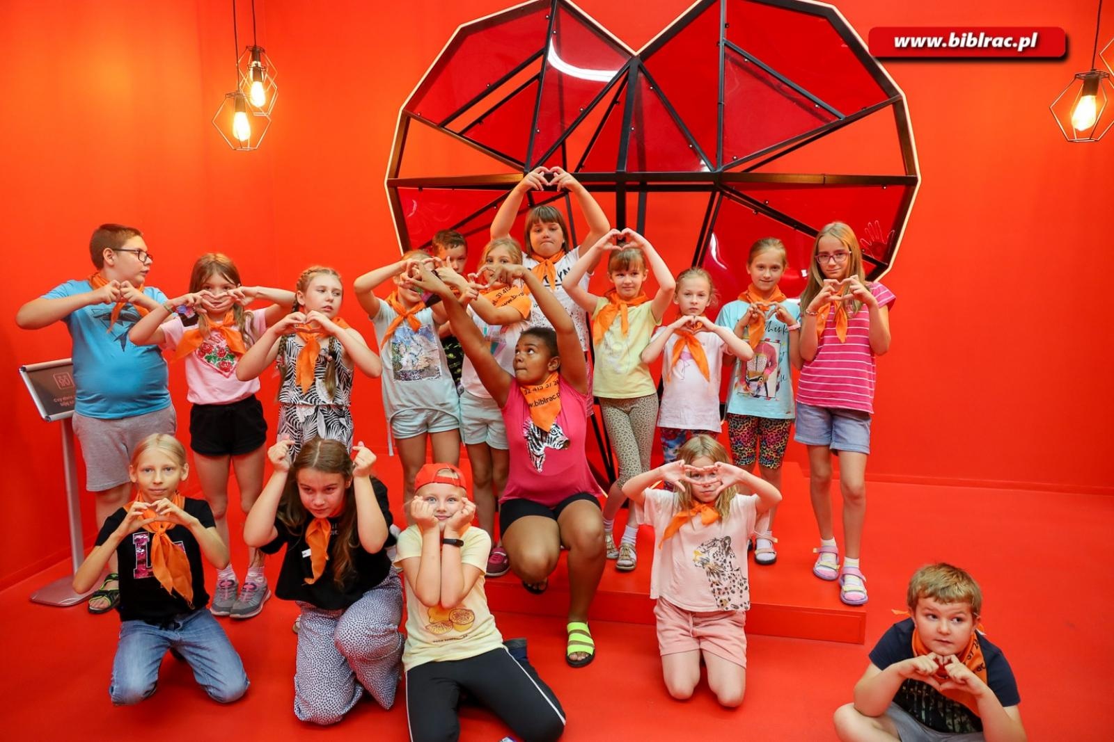 Zdjęcie w galerii na portalu naszraciborz.pl: 3 tydzień lata z biblioteką - baśnie ukraińskie i muzeum koloru wiadomości z regionu