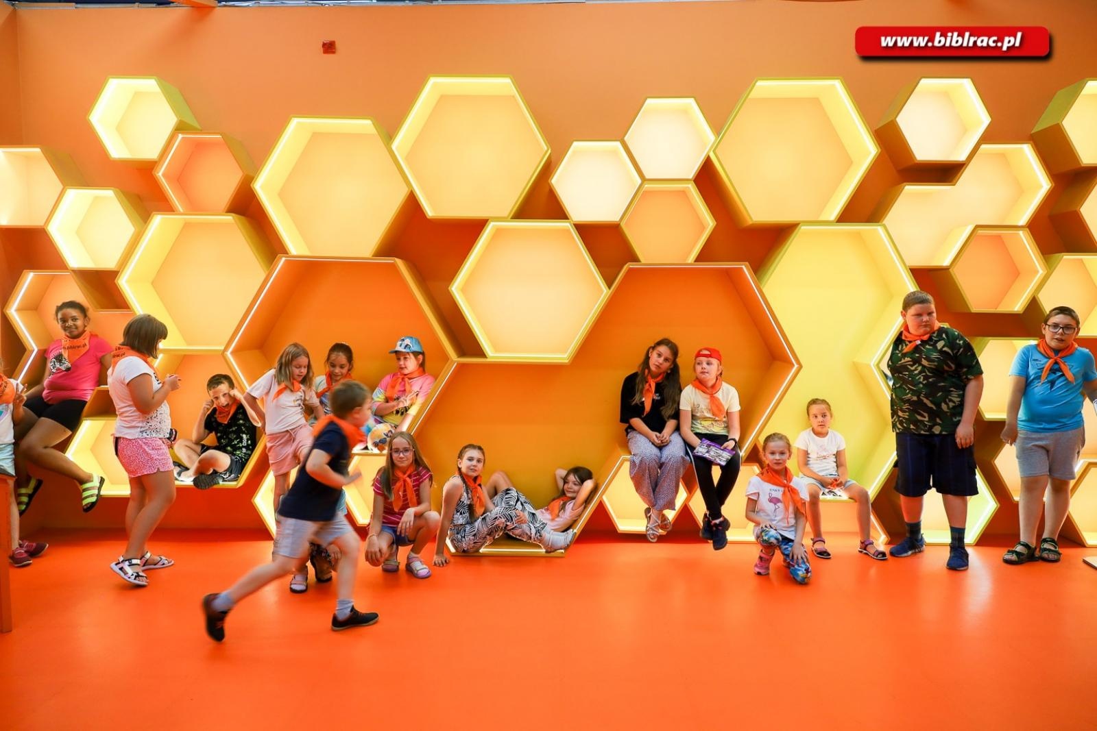 Zdjęcie w galerii na portalu naszraciborz.pl: 3 tydzień lata z biblioteką - baśnie ukraińskie i muzeum koloru wiadomości z regionu