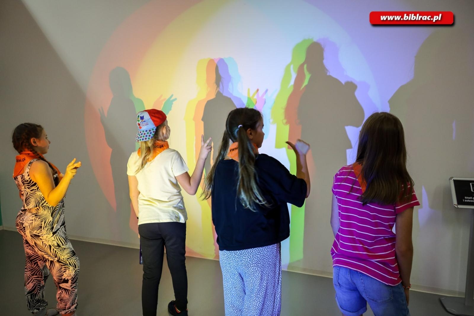 Zdjęcie w galerii na portalu naszraciborz.pl: 3 tydzień lata z biblioteką - baśnie ukraińskie i muzeum koloru wiadomości z regionu