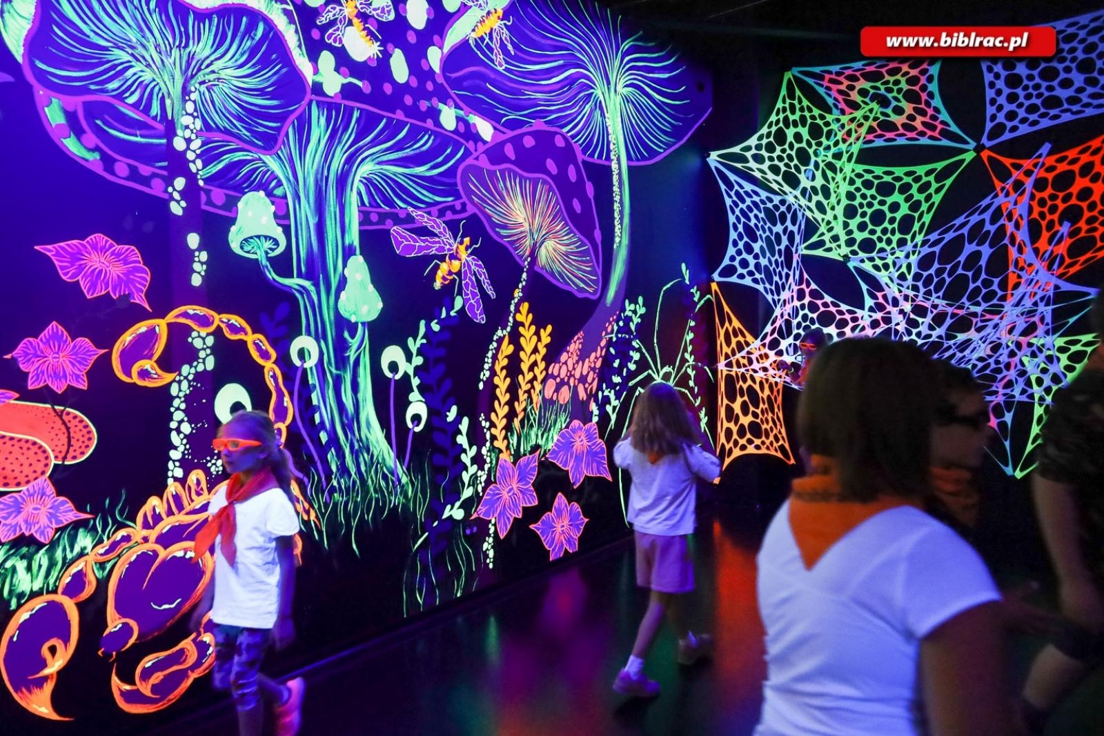 Zdjęcie w galerii na portalu naszraciborz.pl: 3 tydzień lata z biblioteką - baśnie ukraińskie i muzeum koloru wiadomości z regionu