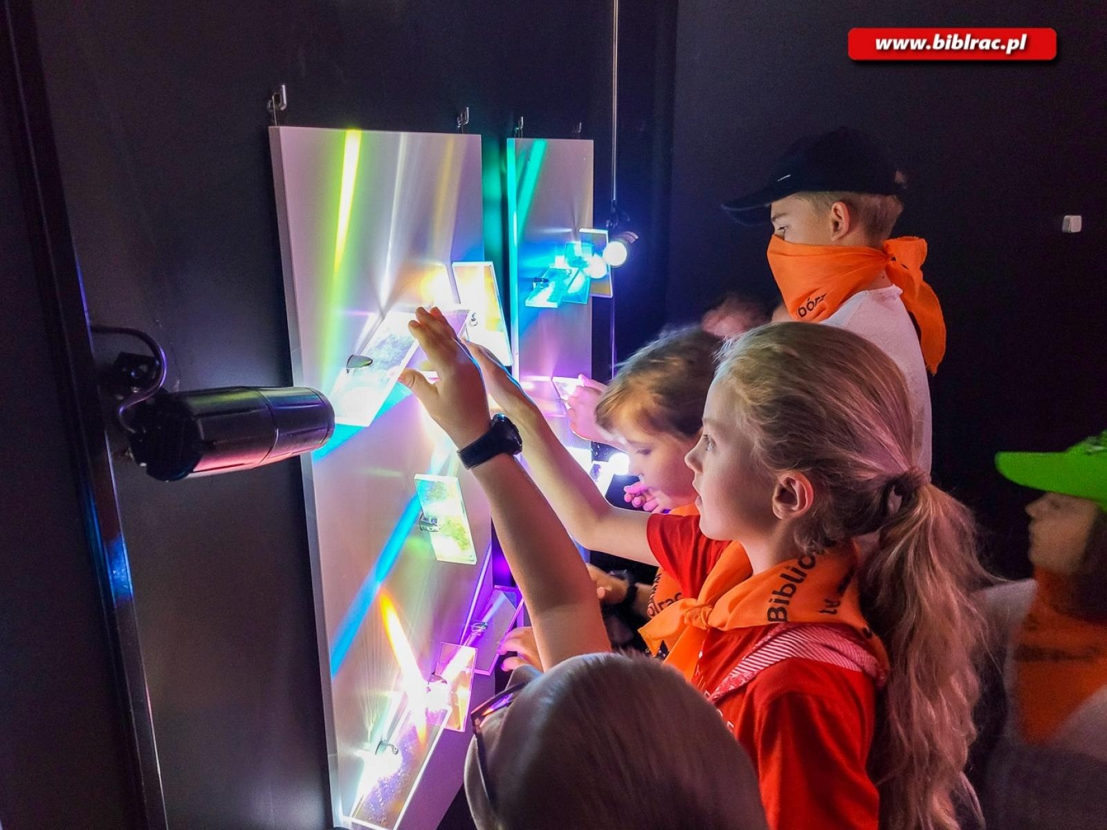 Zdjęcie w galerii na portalu naszraciborz.pl: 3 tydzień lata z biblioteką - baśnie ukraińskie i muzeum koloru wiadomości z regionu