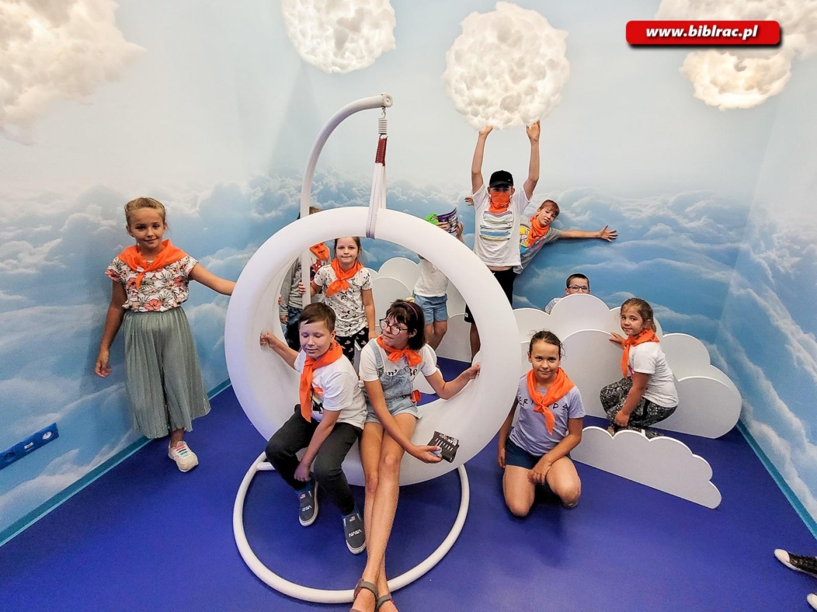 Zdjęcie w galerii na portalu naszraciborz.pl: 3 tydzień lata z biblioteką - baśnie ukraińskie i muzeum koloru wiadomości z regionu