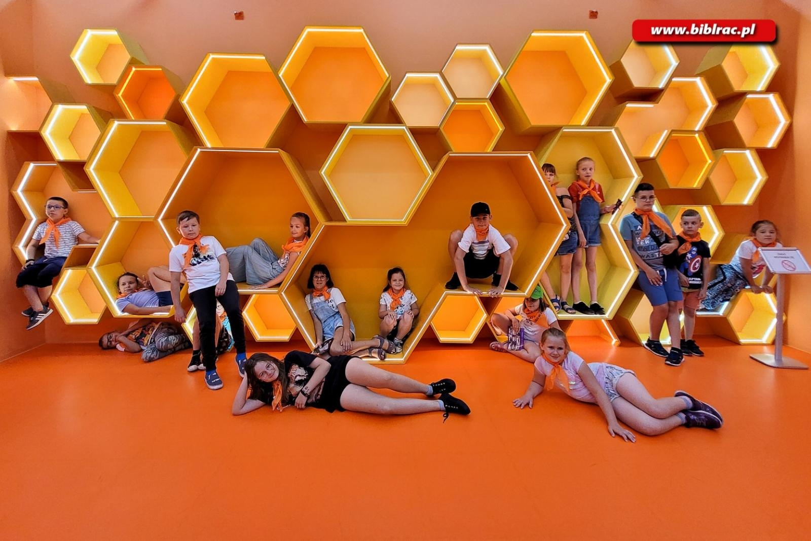 Zdjęcie w galerii na portalu naszraciborz.pl: 3 tydzień lata z biblioteką - baśnie ukraińskie i muzeum koloru wiadomości z regionu