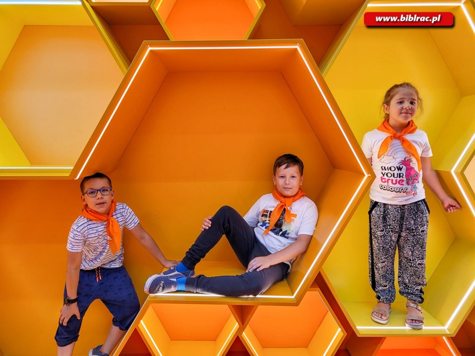 Zdjęcie w galerii na portalu naszraciborz.pl: 3 tydzień lata z biblioteką - baśnie ukraińskie i muzeum koloru wiadomości z regionu