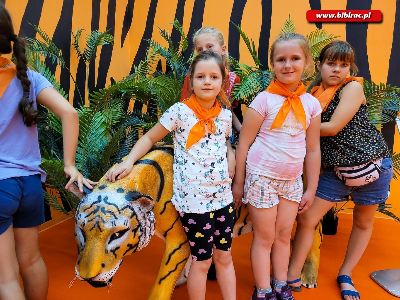 Zdjęcie w galerii na portalu naszraciborz.pl: 3 tydzień lata z biblioteką - baśnie ukraińskie i muzeum koloru wiadomości z regionu