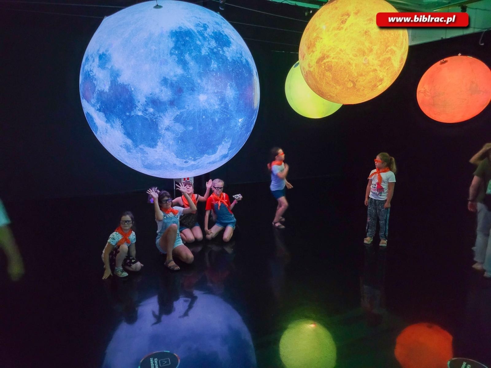 Zdjęcie w galerii na portalu naszraciborz.pl: 3 tydzień lata z biblioteką - baśnie ukraińskie i muzeum koloru wiadomości z regionu