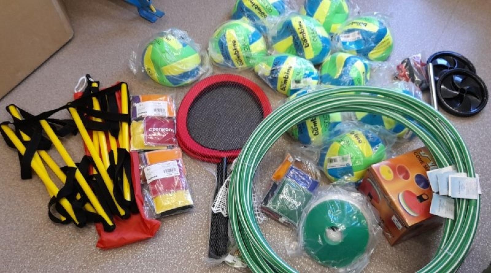 Zdjęcie w galerii na portalu naszraciborz.pl: Raciborskie szkoły otrzymały sprzęt sportowy od Gaz-Systemu wiadomości z regionu