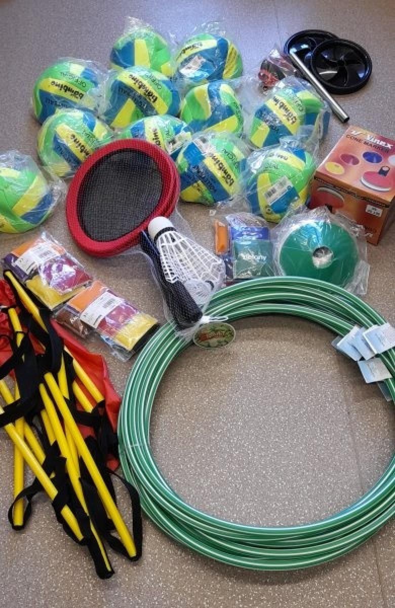 Zdjęcie w galerii na portalu naszraciborz.pl: Raciborskie szkoły otrzymały sprzęt sportowy od Gaz-Systemu wiadomości z regionu