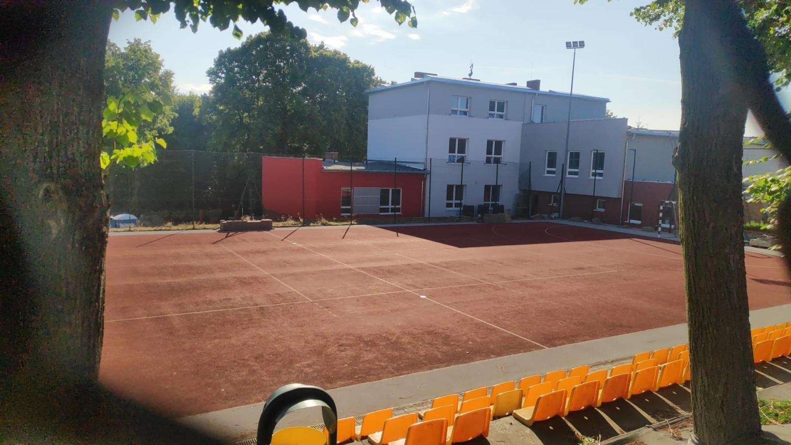 Zdjęcie w galerii na portalu naszraciborz.pl: Włamanie do szkoły w Rzuchowie. Wandale zostawili po sobie... keczup na ścianie wiadomości z regionu