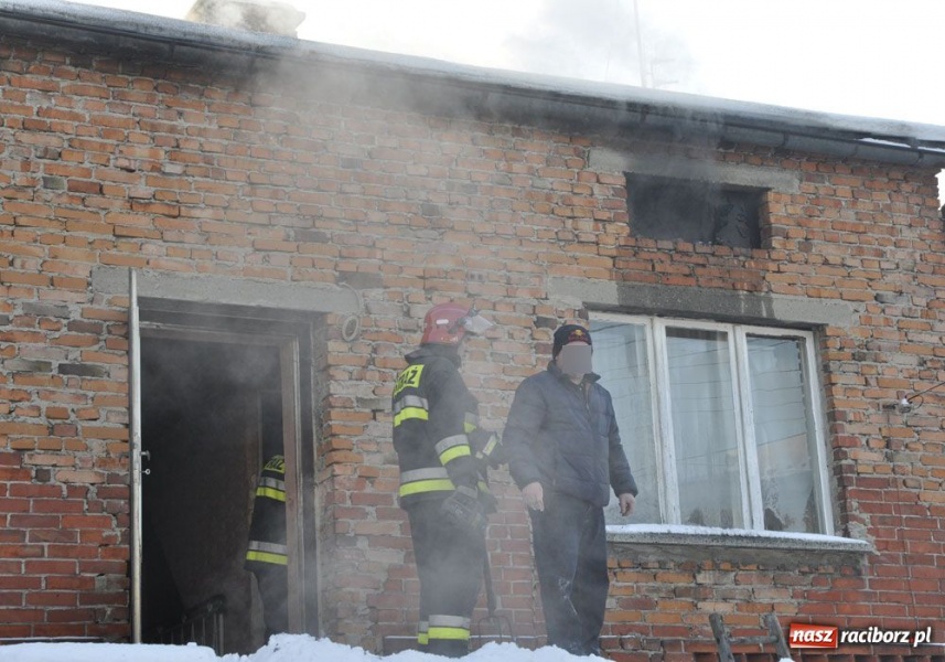Zdjęcie w galerii na portalu naszraciborz.pl: Pożar domu w Brzeziu. Paliły się szmaty wiadomości z regionu