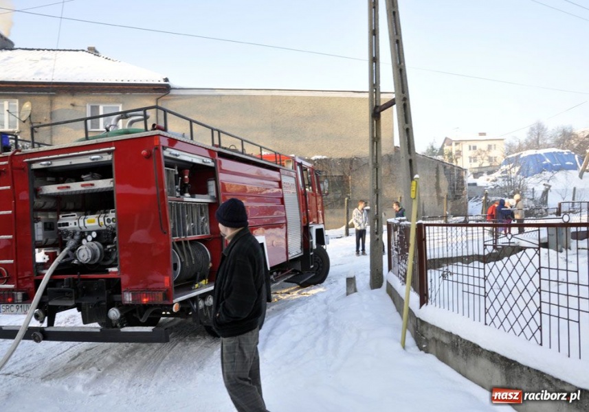 Zdjęcie w galerii na portalu naszraciborz.pl: Pożar domu w Brzeziu. Paliły się szmaty wiadomości z regionu
