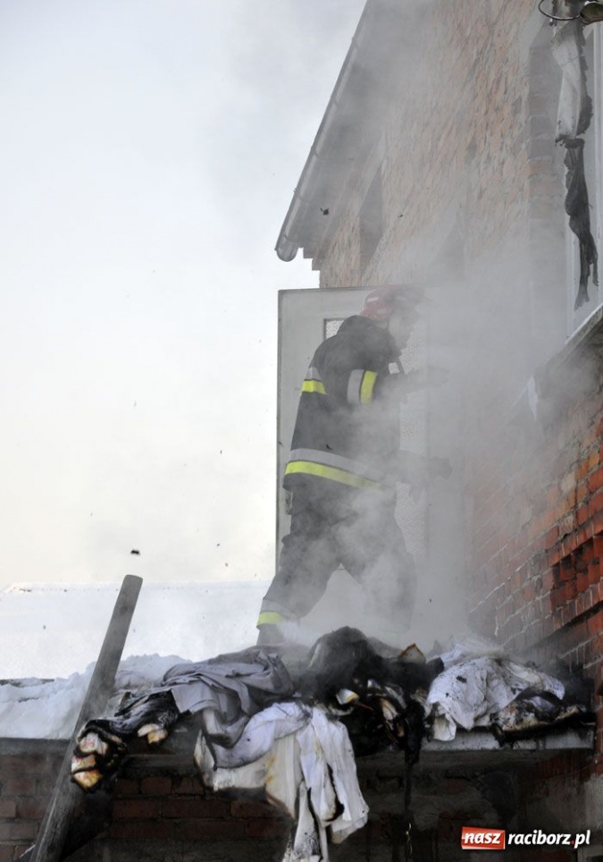 Zdjęcie w galerii na portalu naszraciborz.pl: Pożar domu w Brzeziu. Paliły się szmaty wiadomości z regionu