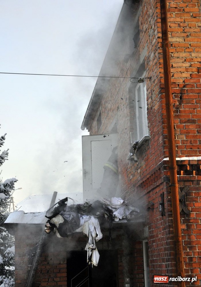 Zdjęcie w galerii na portalu naszraciborz.pl: Pożar domu w Brzeziu. Paliły się szmaty wiadomości z regionu