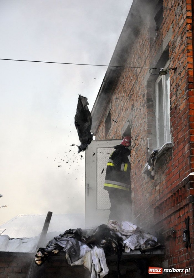 Zdjęcie w galerii na portalu naszraciborz.pl: Pożar domu w Brzeziu. Paliły się szmaty wiadomości z regionu