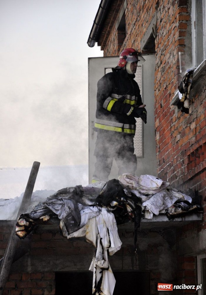 Zdjęcie w galerii na portalu naszraciborz.pl: Pożar domu w Brzeziu. Paliły się szmaty wiadomości z regionu