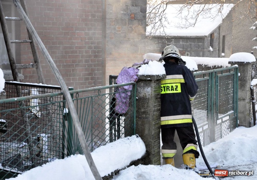 Zdjęcie w galerii na portalu naszraciborz.pl: Pożar domu w Brzeziu. Paliły się szmaty wiadomości z regionu
