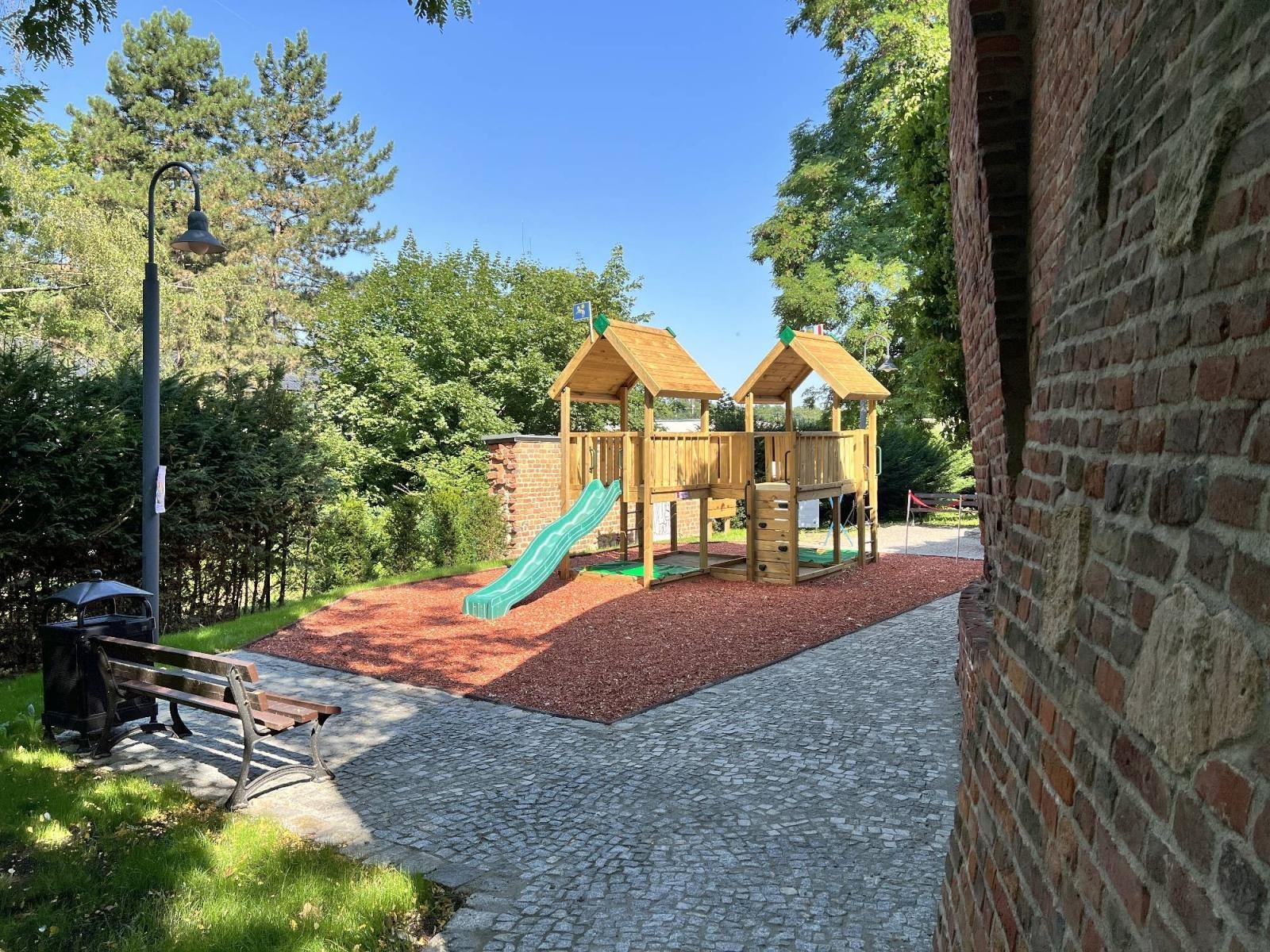 Zdjęcie w galerii na portalu naszraciborz.pl: Na zamku otwarto nowy plac zabaw. Jest też wirtualna przymierzalnia [WIDEO] wiadomości z regionu