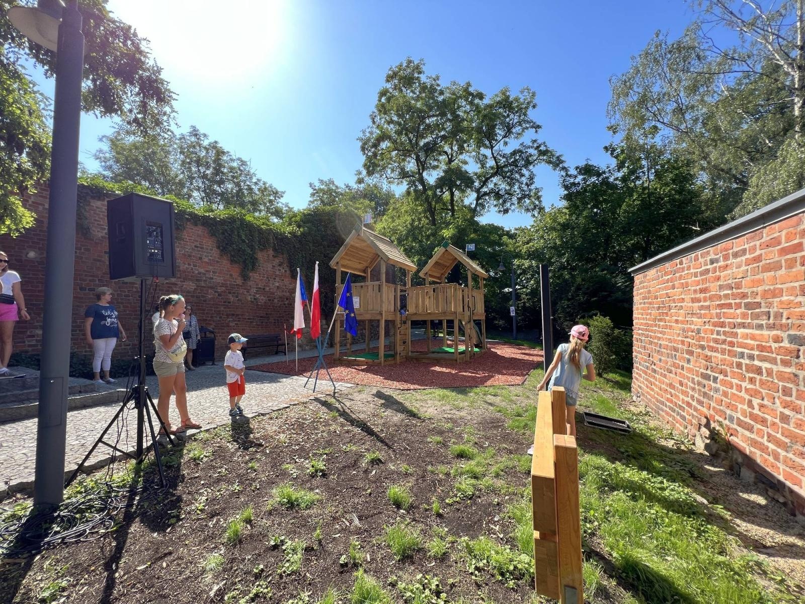 Zdjęcie w galerii na portalu naszraciborz.pl: Na zamku otwarto nowy plac zabaw. Jest też wirtualna przymierzalnia [WIDEO] wiadomości z regionu
