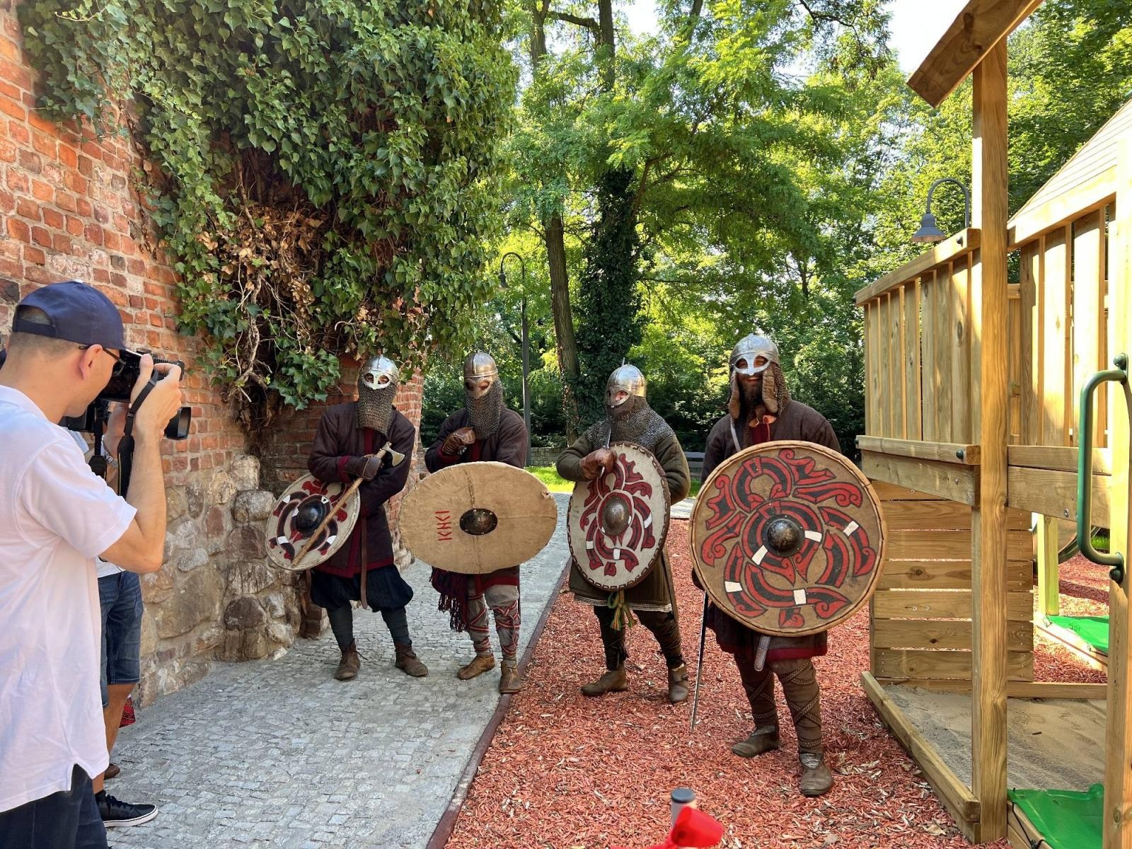 Zdjęcie w galerii na portalu naszraciborz.pl: Na zamku otwarto nowy plac zabaw. Jest też wirtualna przymierzalnia [WIDEO] wiadomości z regionu