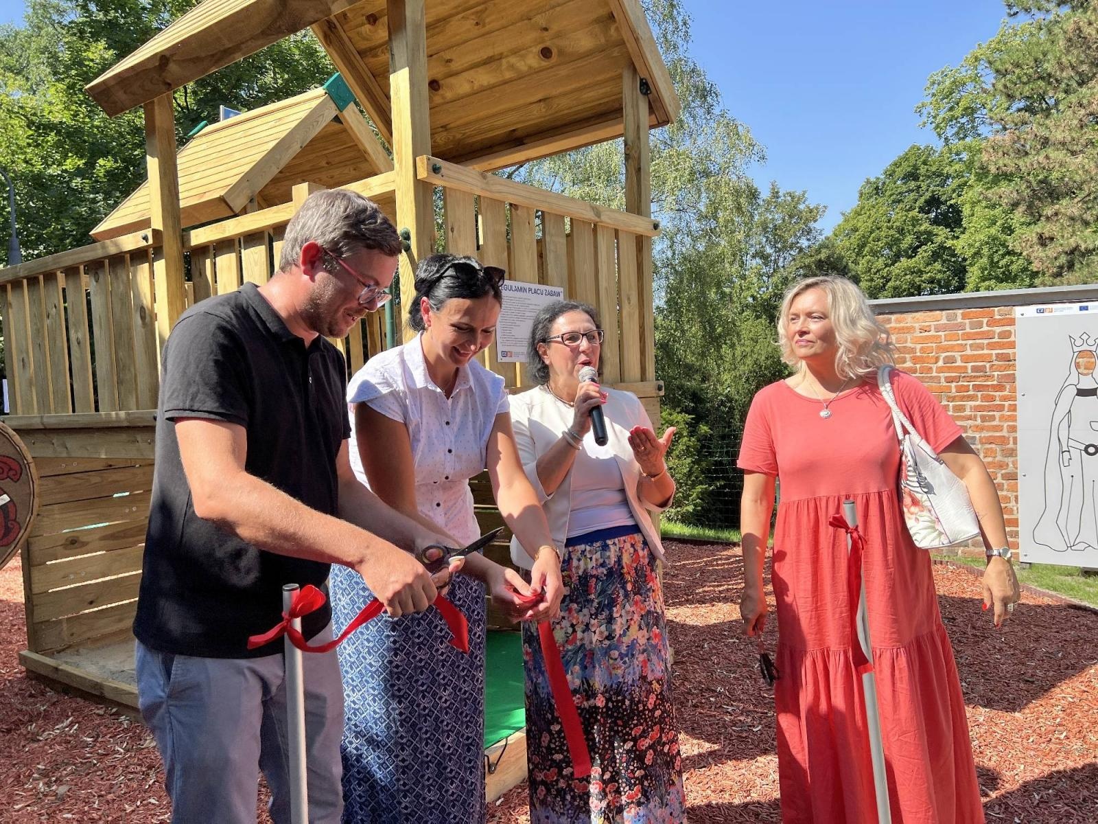 Zdjęcie w galerii na portalu naszraciborz.pl: Na zamku otwarto nowy plac zabaw. Jest też wirtualna przymierzalnia [WIDEO] wiadomości z regionu