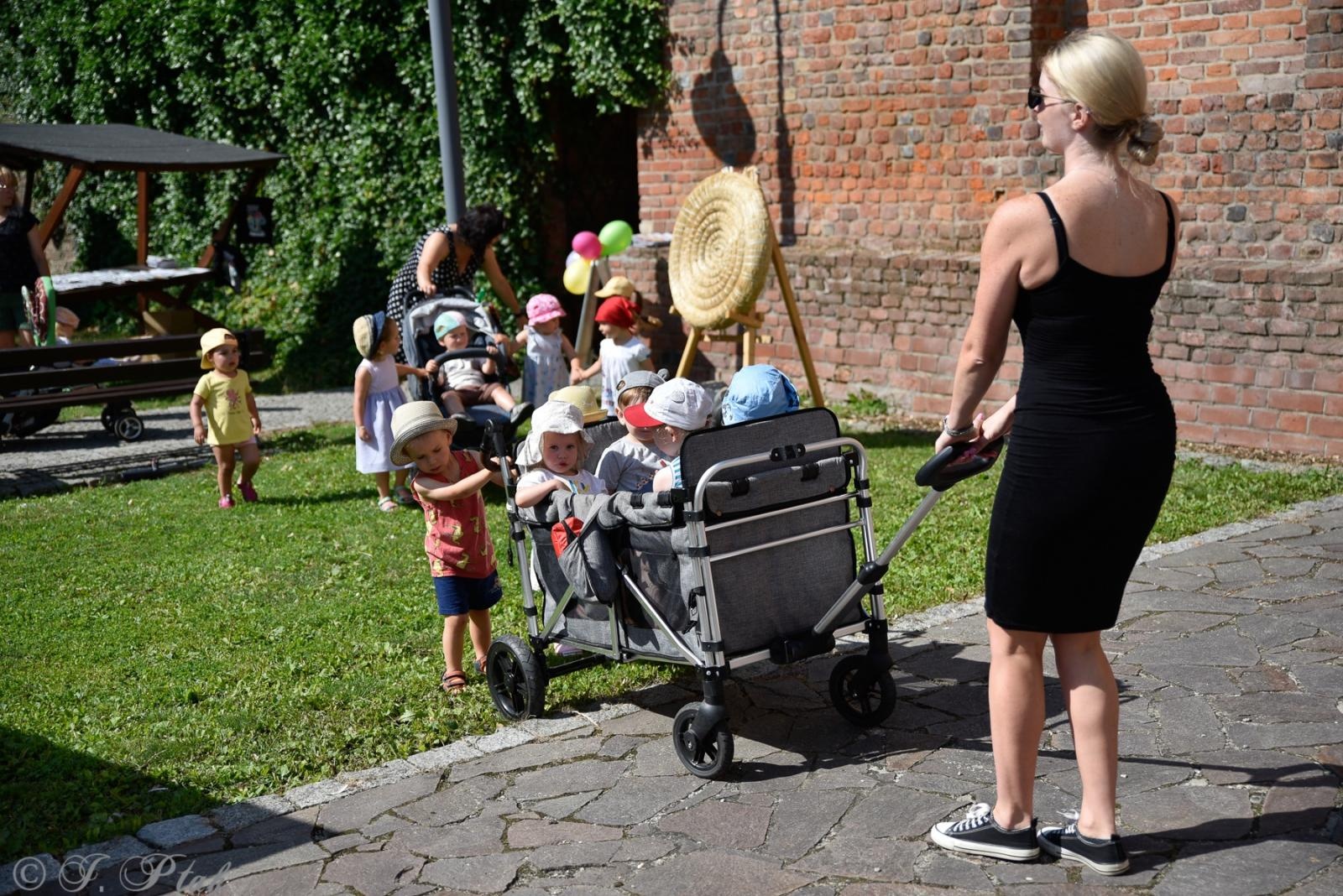 Zdjęcie w galerii na portalu naszraciborz.pl: Na zamku otwarto nowy plac zabaw. Jest też wirtualna przymierzalnia [WIDEO] wiadomości z regionu